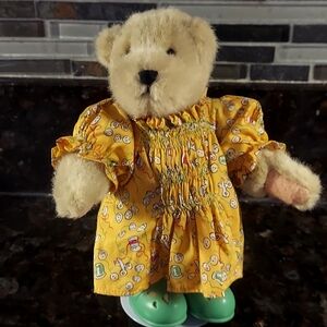 Muffy Vanderbear "Sewing Lesson"